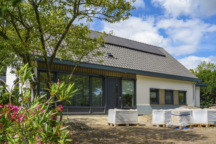 Bungalow uit de jaren ’60 in Zuidland ingrijpend gemoderniseerd